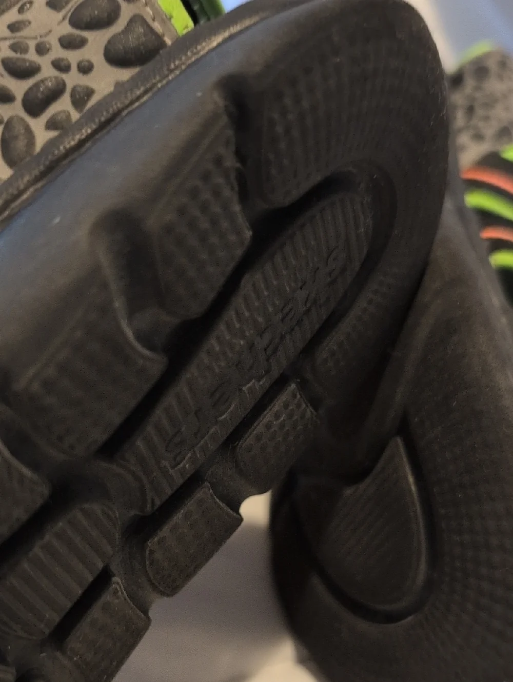 Skechers‎  Skech-O-Saurus Light Up Sneaker Blk /Lime Size 3 youth