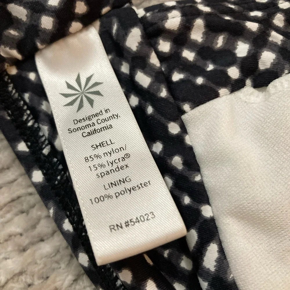 Athleta black white