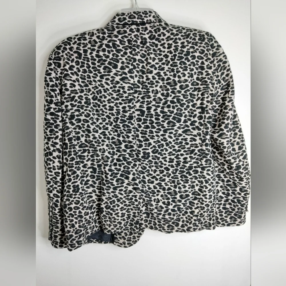 Zadig & Voltaire here details