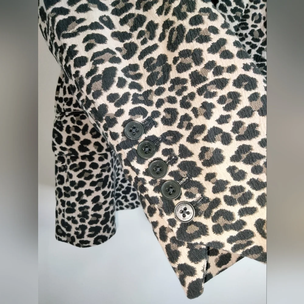 Zadig & Voltaire here details