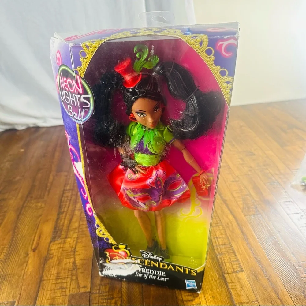 NEW Disney Descendants Neon Lights Ball Doll Freddie Isle of the Lost Hasbro NOS