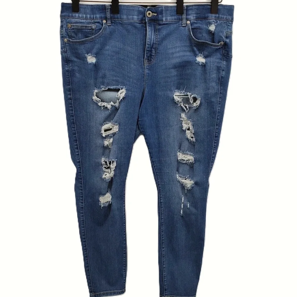 Torrid Womens 24T Distressed Bombshell Skinny Jeans Blue Premium Stretch Denim‎