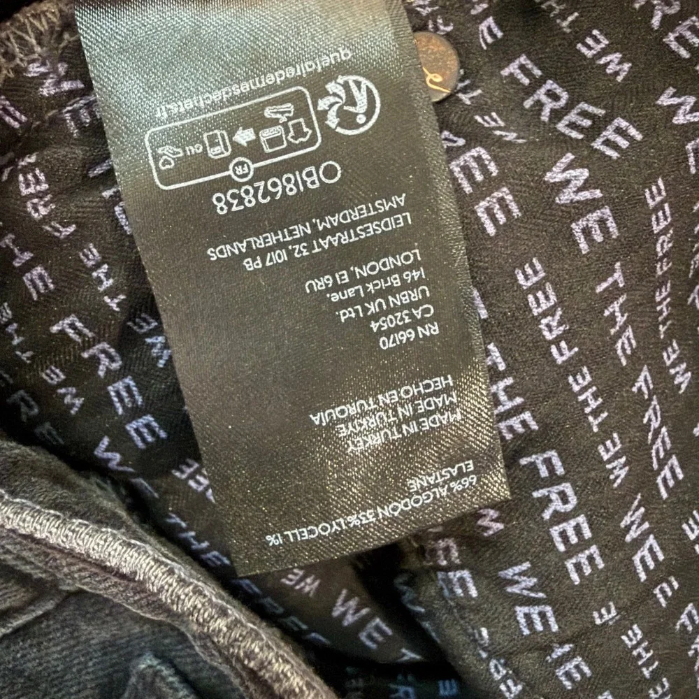 We The Free Risk Taker Jeans 26 Black Seamed Raw Hem Straight Leg OB1098595