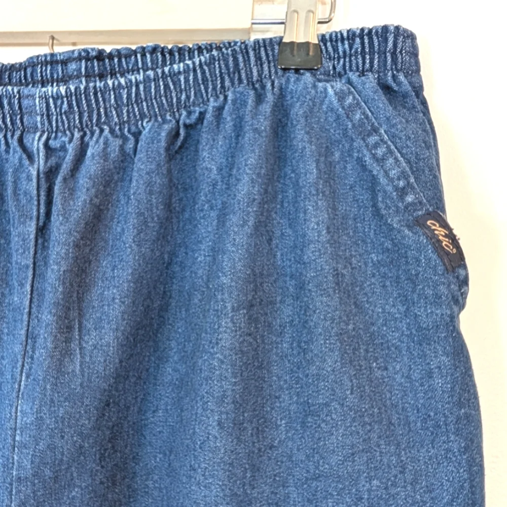 Vintage Chic cotton, elastic waist, baggy blue jeans with front pockets. 18WP