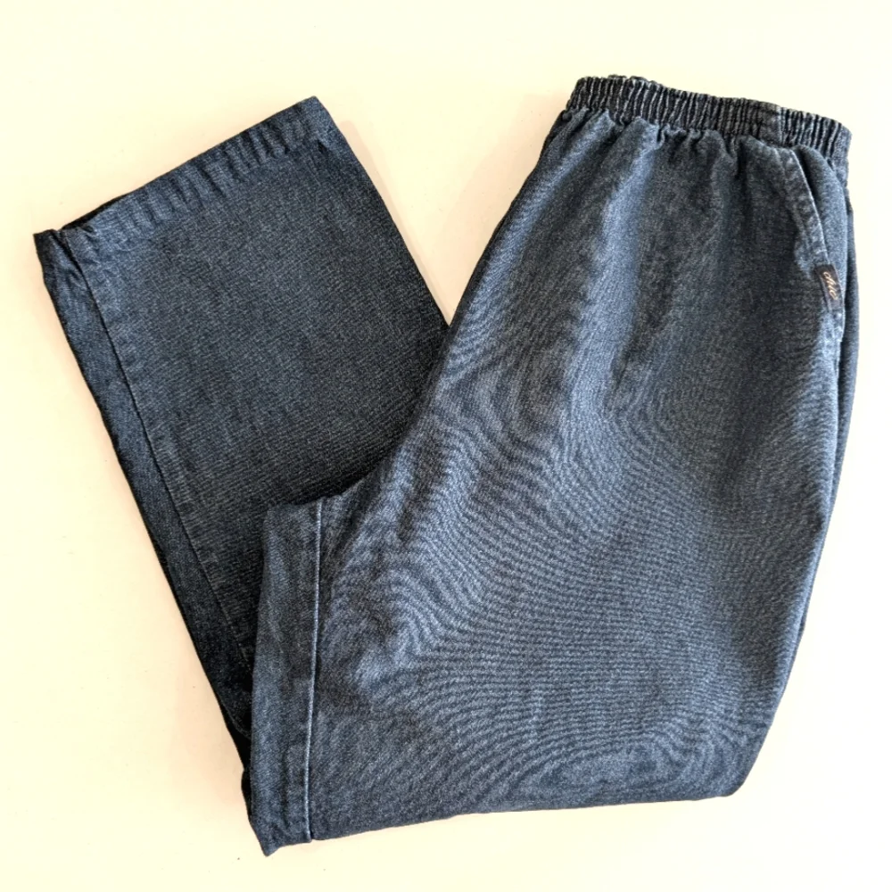 Vintage Chic cotton, elastic waist, baggy blue jeans with front pockets. 18WP