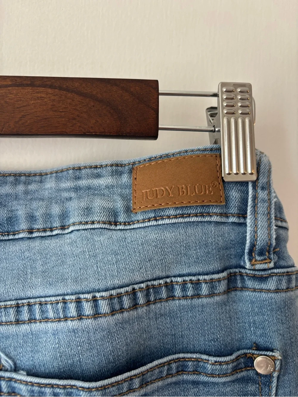 Judy Blue Light Blue Straight Leg Distressed Jeans