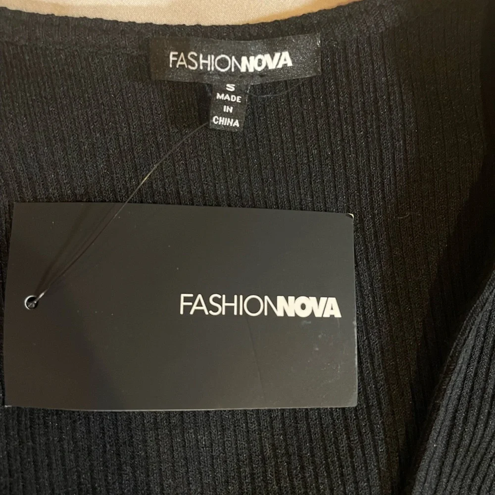 Fashion Nova‎ Black Long Sleeve Crop Tie-Front Lightweight Sweater, NWT, Size S