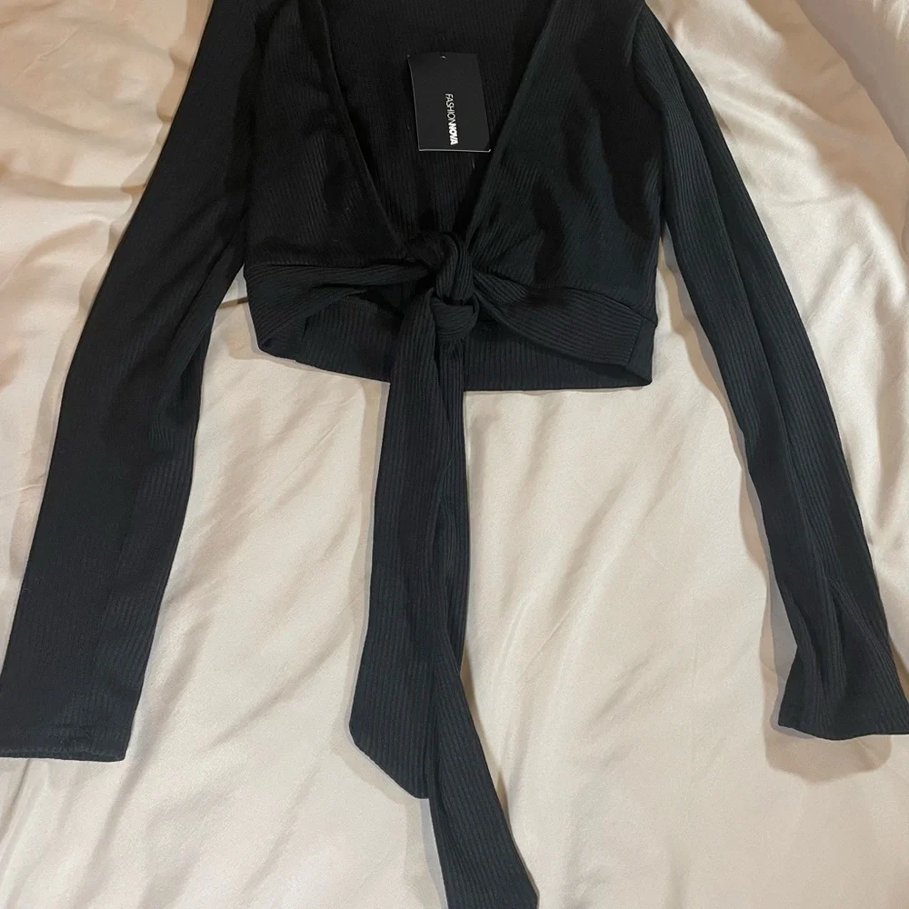 Fashion Nova‎ Black Long Sleeve Crop Tie-Front Lightweight Sweater, NWT, Size S