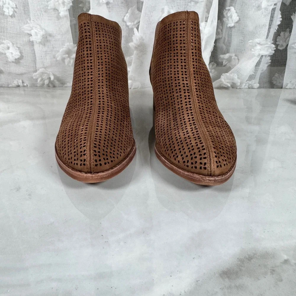 Vince Camuto vince camuto