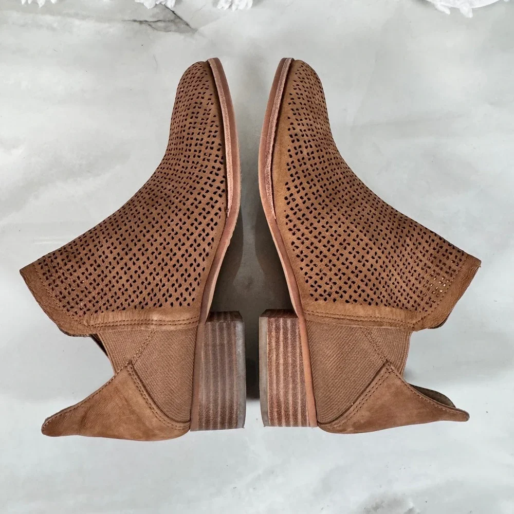 Vince Camuto vince camuto