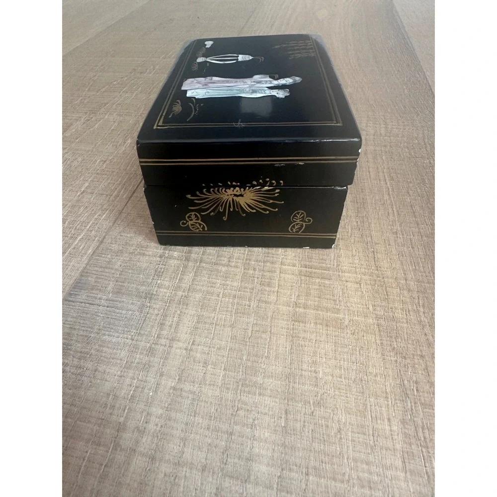 Vintage 1950s Chinese‎ Black Lacquer Mother of Pearl Jewelry Box Chinoiserie Art