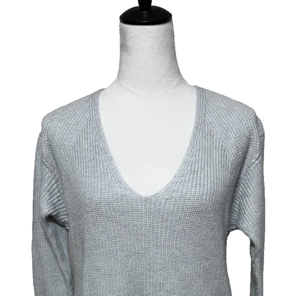 Cabi Sweater Womens Medium Gray‎ V-Neck Side Zippers Soft Pullover