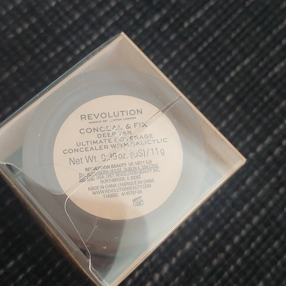 Makeup Revolution new seal