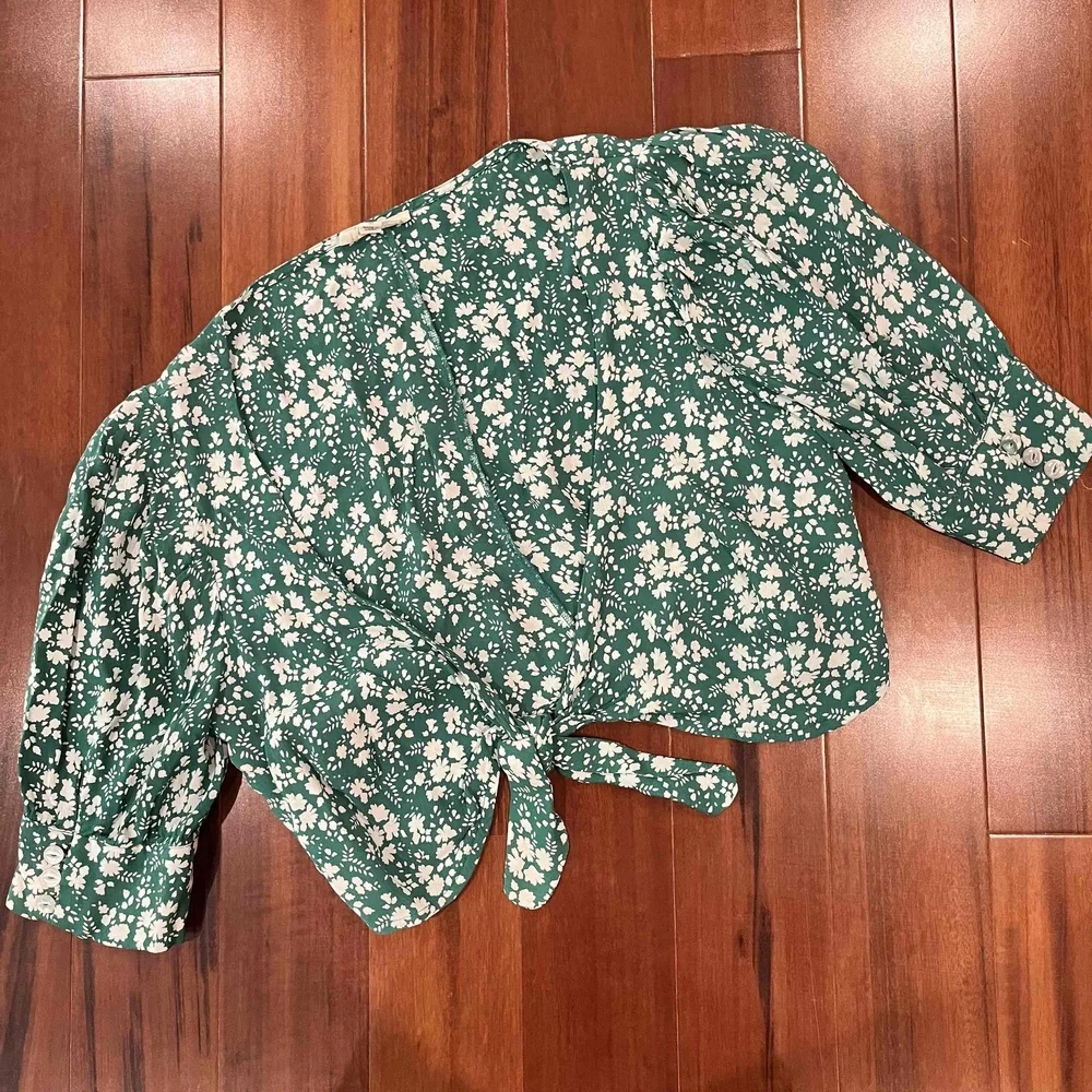 For Love & Lemons Kelly Green Floral Crop Blouse Wrap Tie Front 3/4‎ Sleeve Sz M