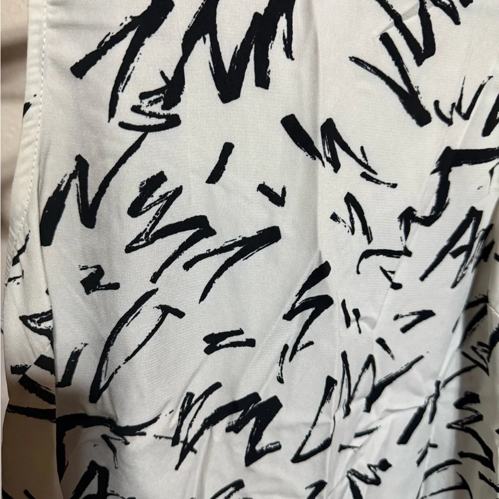 Kaileigh Black and White Abstract‎ Top