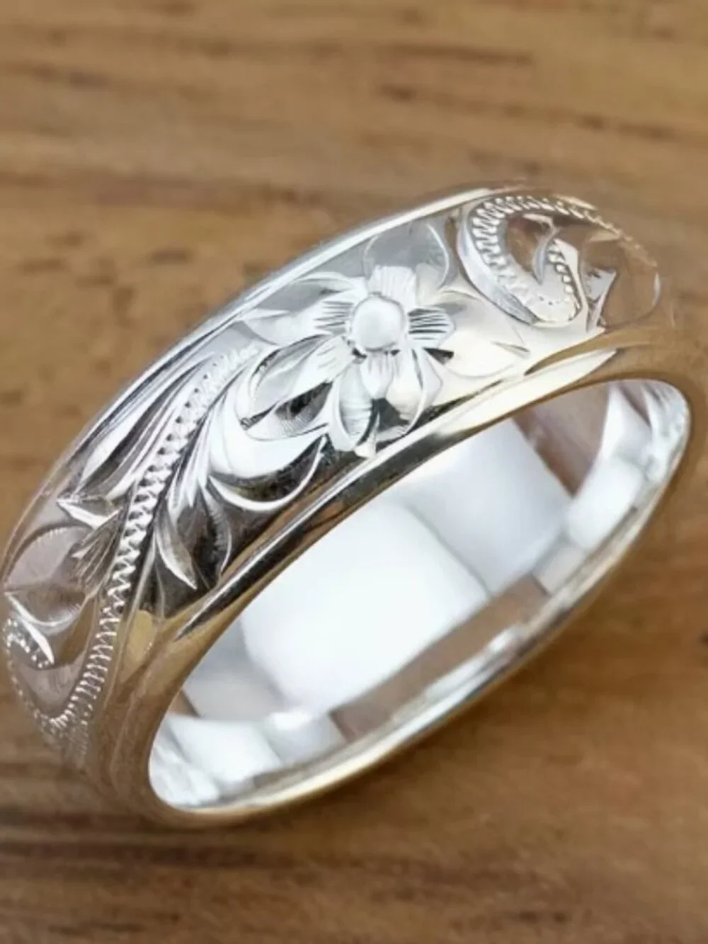 Contemporary Minimalist Design Floral Carved Wide Band Ring Size 9
