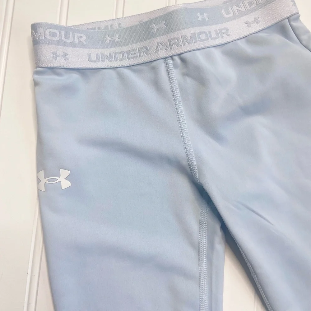 •Under Armour• girls capri leggings