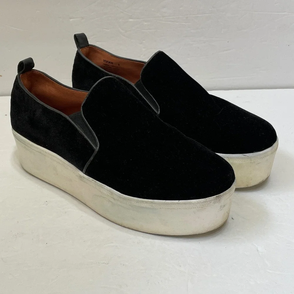 EXCELLENT CONDITION GOLO BLACK VELVET PLATFORM LOAFERS‎