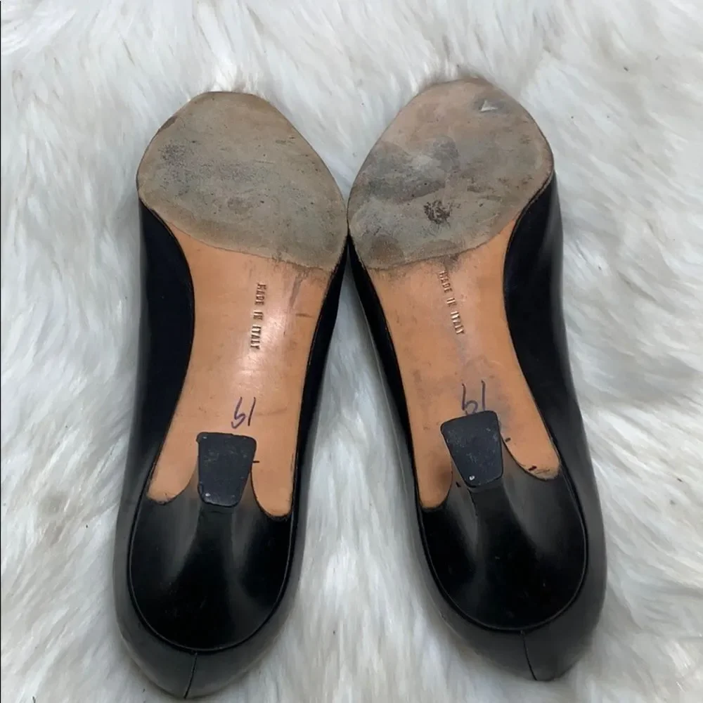 Salvatore Ferragamo very good