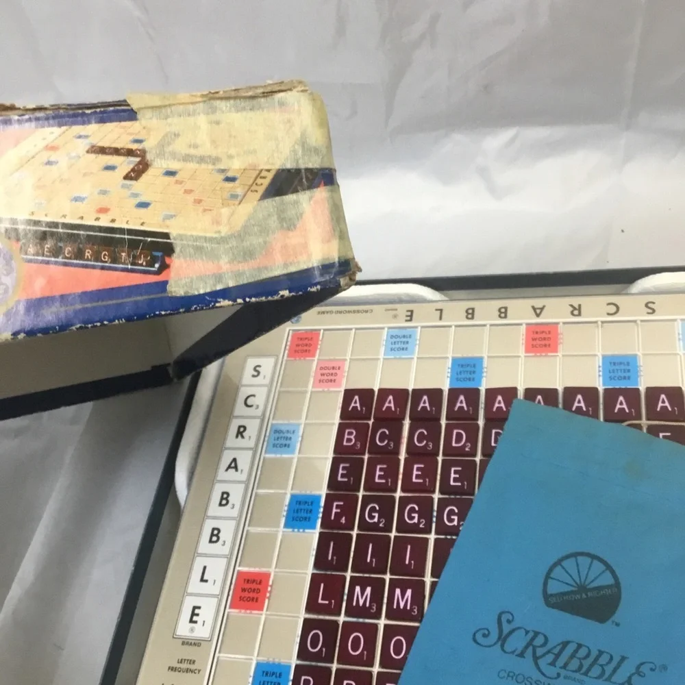 Selchow & Righter vtg scrabble