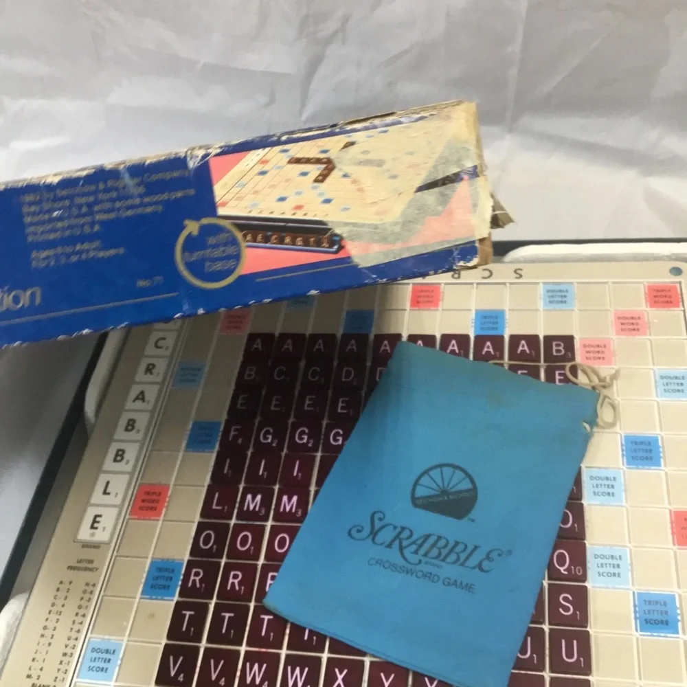 Selchow & Righter vtg scrabble