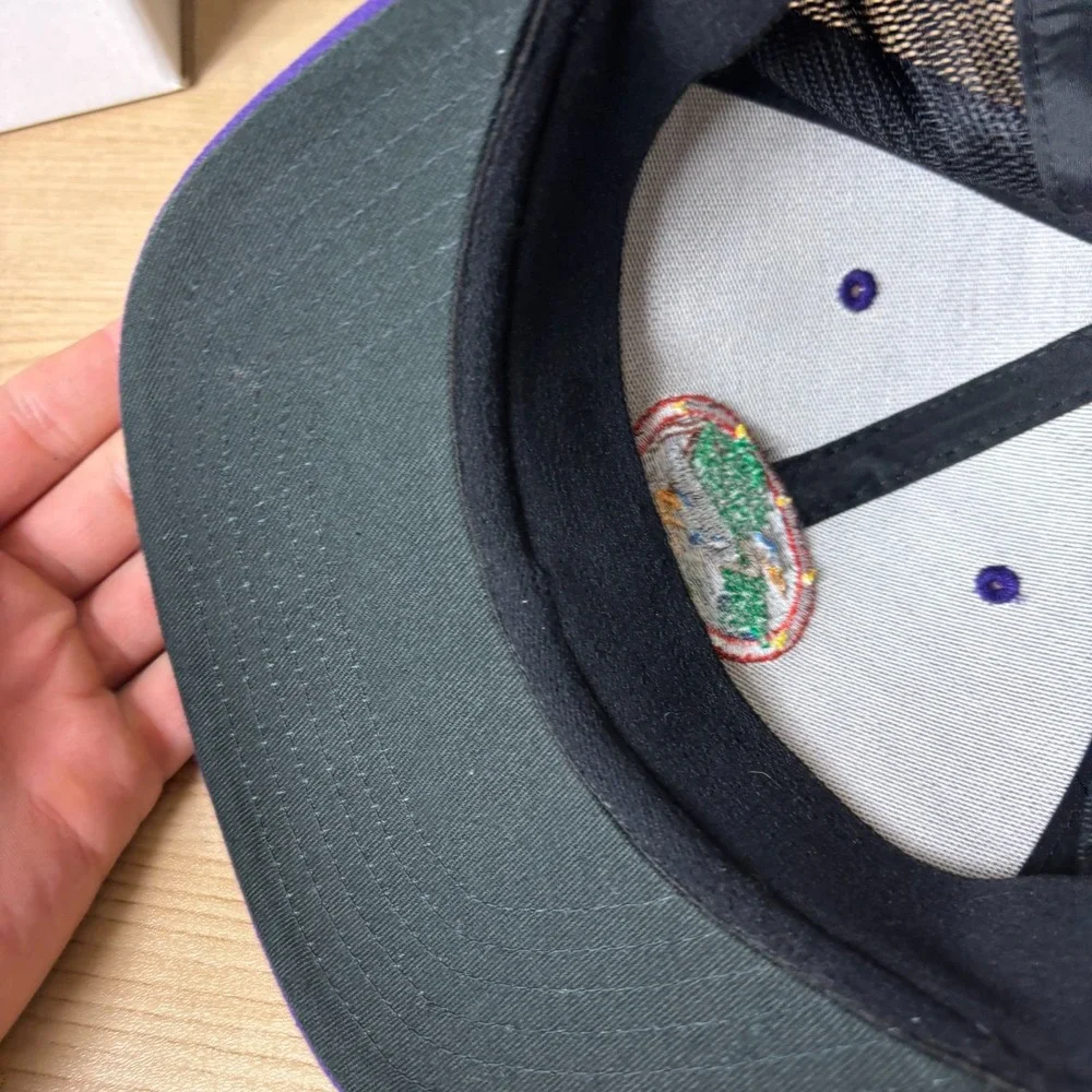 outdoor cap Company good used