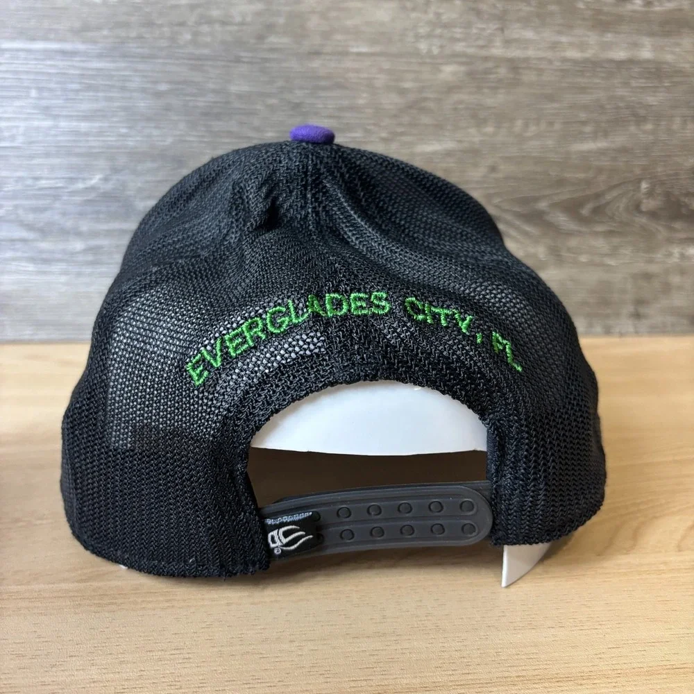 outdoor cap Company good used