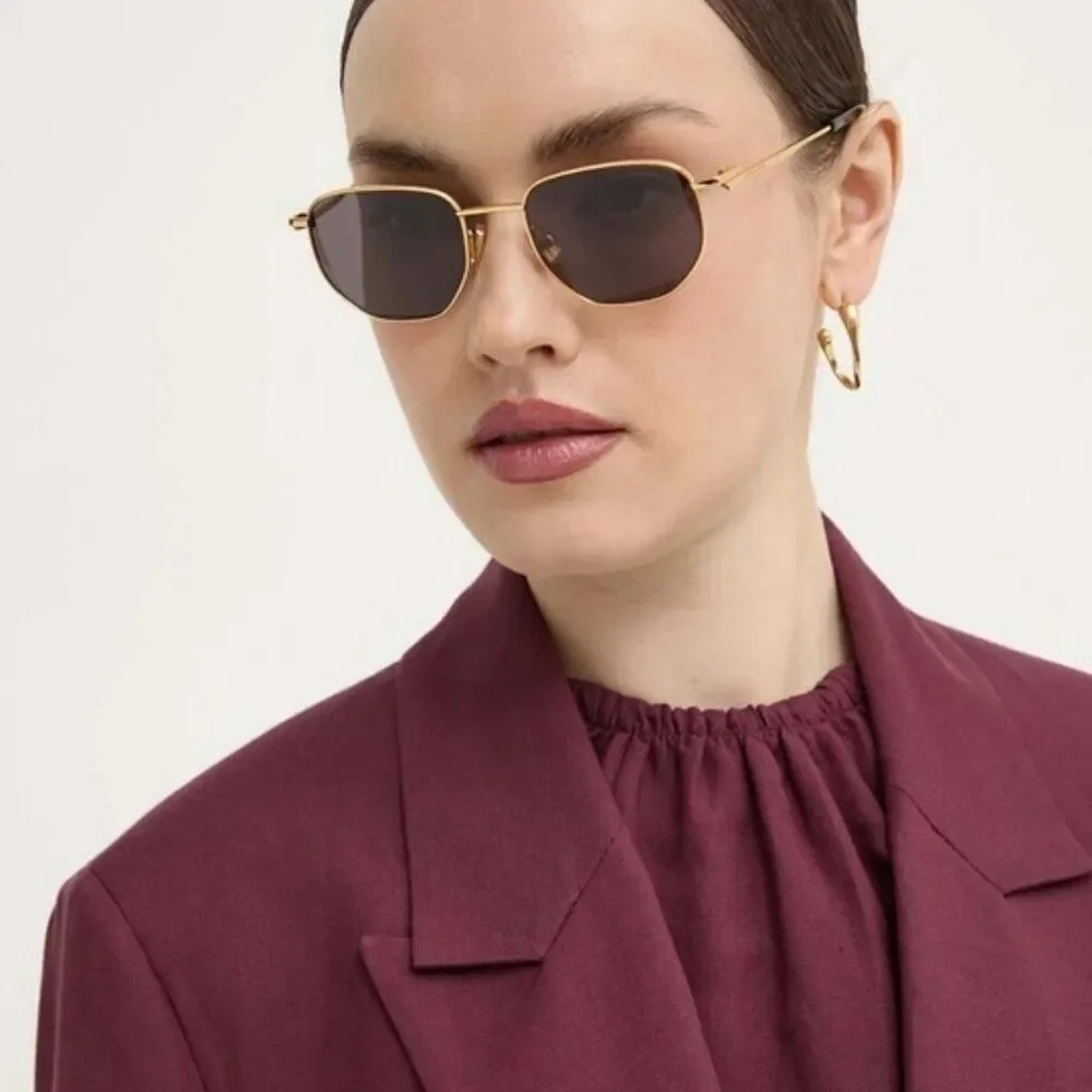 Bottega Veneta shape logo