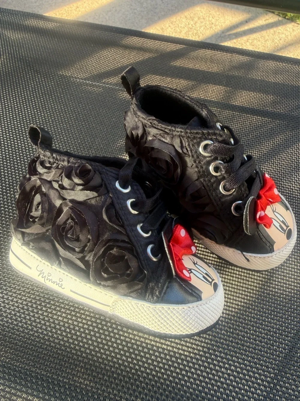 Disney Minnie Mouse Baby Soft Crib Shoes Hightop Sneakers Red Black Bow 6-9 mos