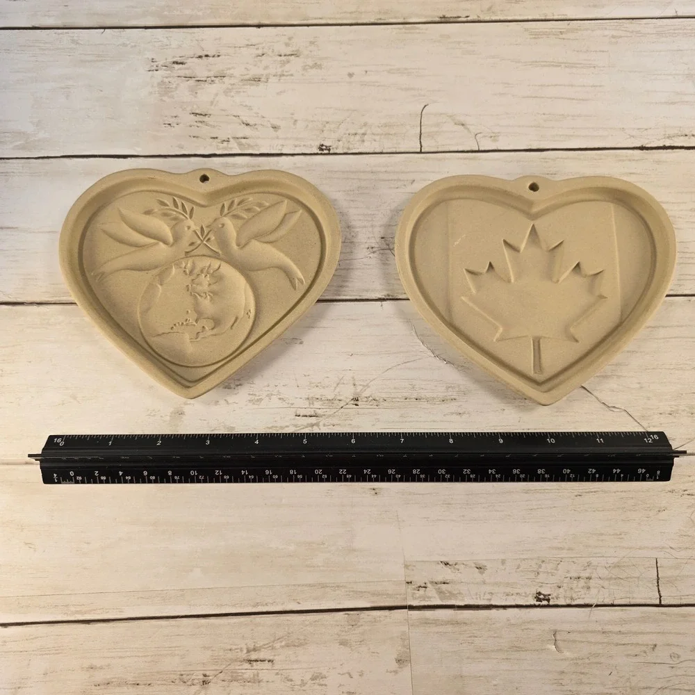 Pampered Chef Heart Stoneware Cookie Molds Peace On Earth & Heart‎ of Canada Set