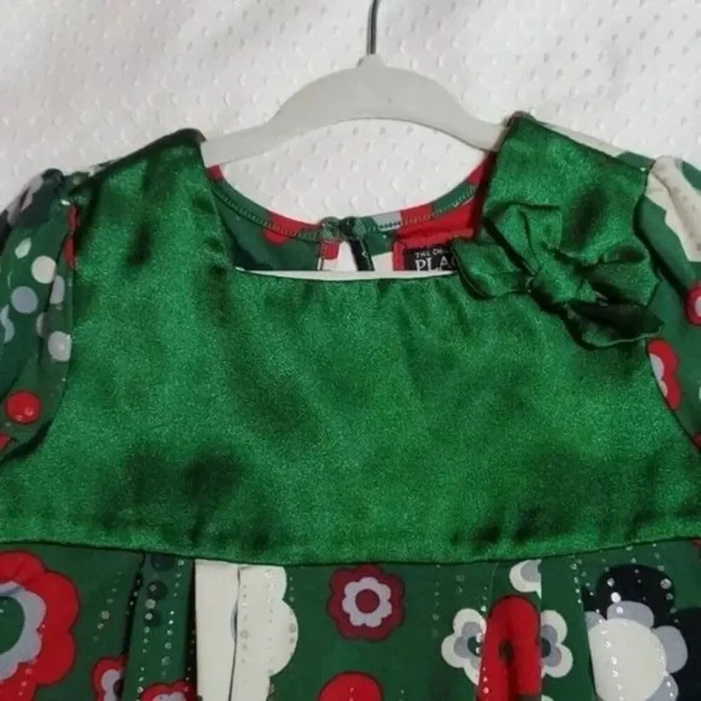 Toddler girl green holiday Christmas Floral silky Satin material dress size 18M