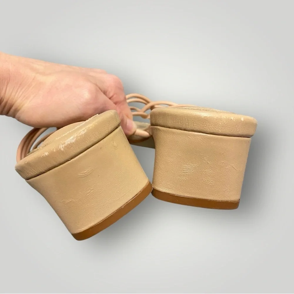 SCHUTZ featuring open