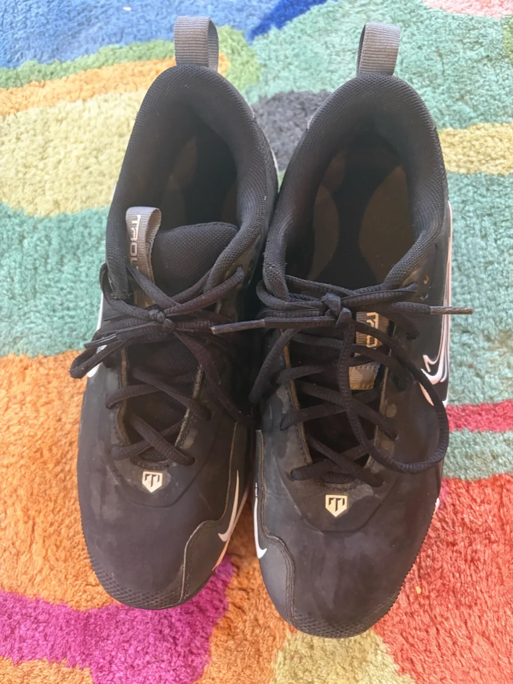 Nike Men’s Black Athletic Trainers with White Swoosh