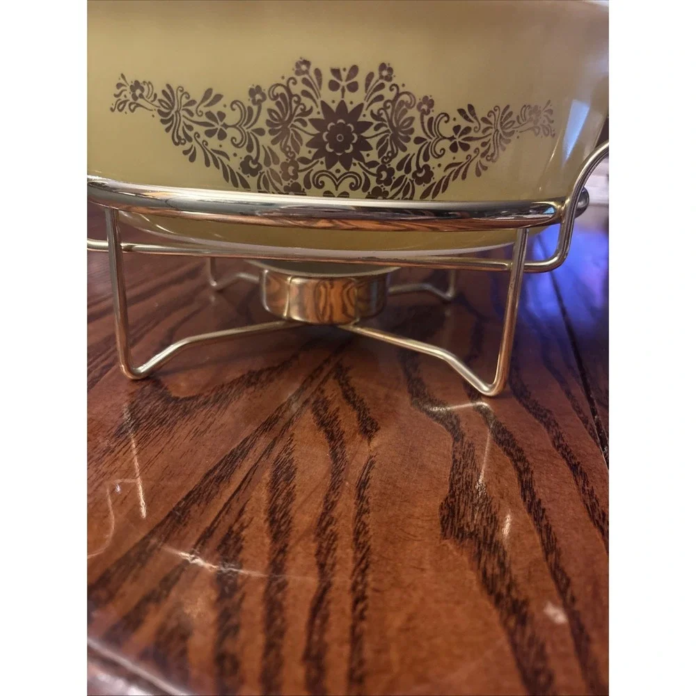 PYREX 043 1.5 Qt Golden Garland casserole w/ teak-handled warmer & lid EUC