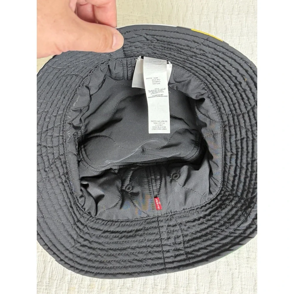 Levis preowned good