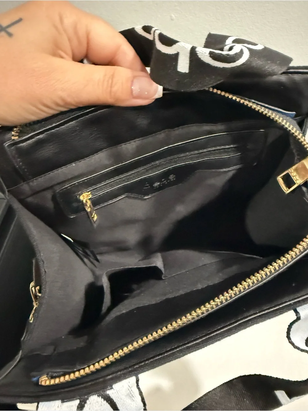 bebe compact black