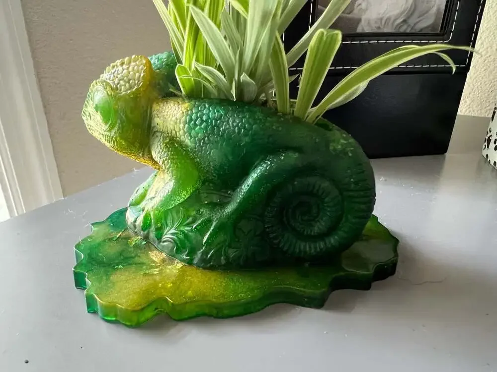 Handmade resin planter
