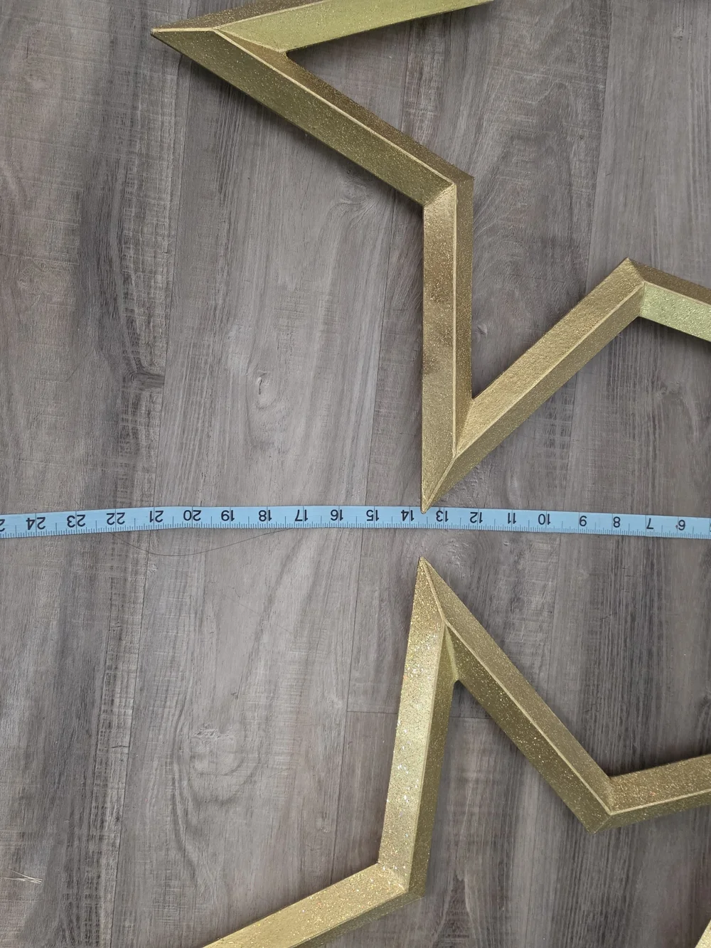 N/A set hanging