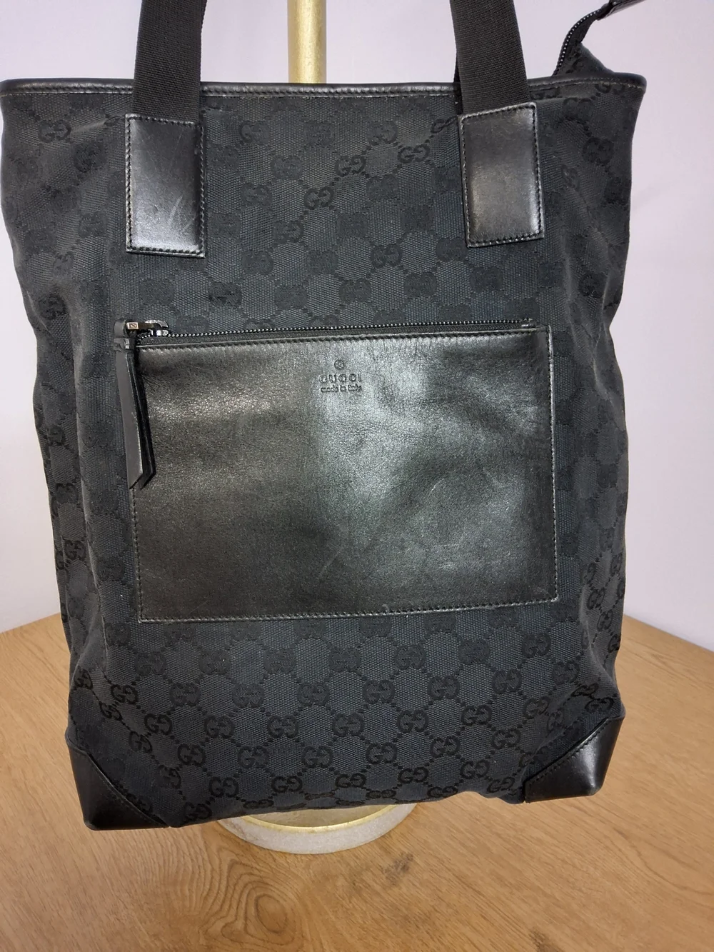 Gucci logo comes black