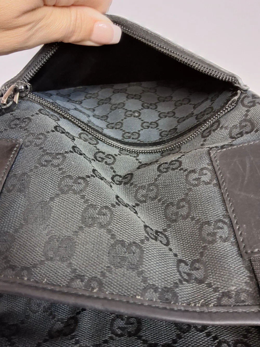 Gucci leather accent