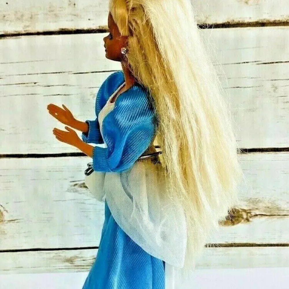 MATTEL BARBIE Doll Blond Hair Blue Eyes Blue Outfit 12