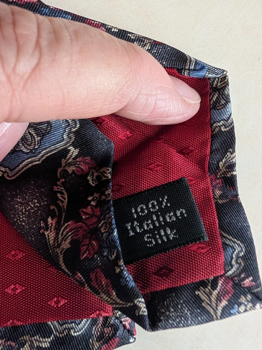 Requirements Italian Silk Tie 60 In – Ornate Medallion Pattern, Vintage Menswear