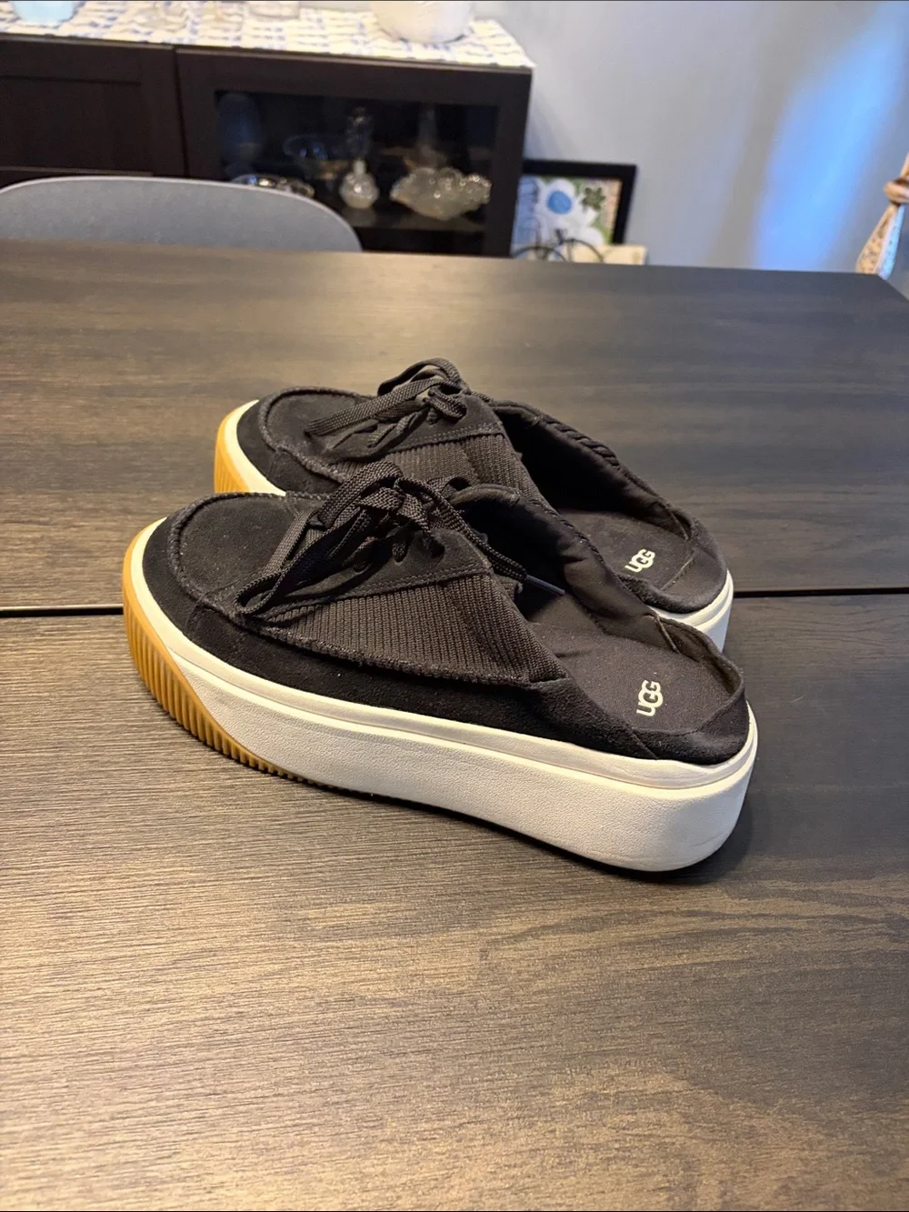 UGG EZ-Duzzit Platform Suede Mule Black Women's Size 10 EUC