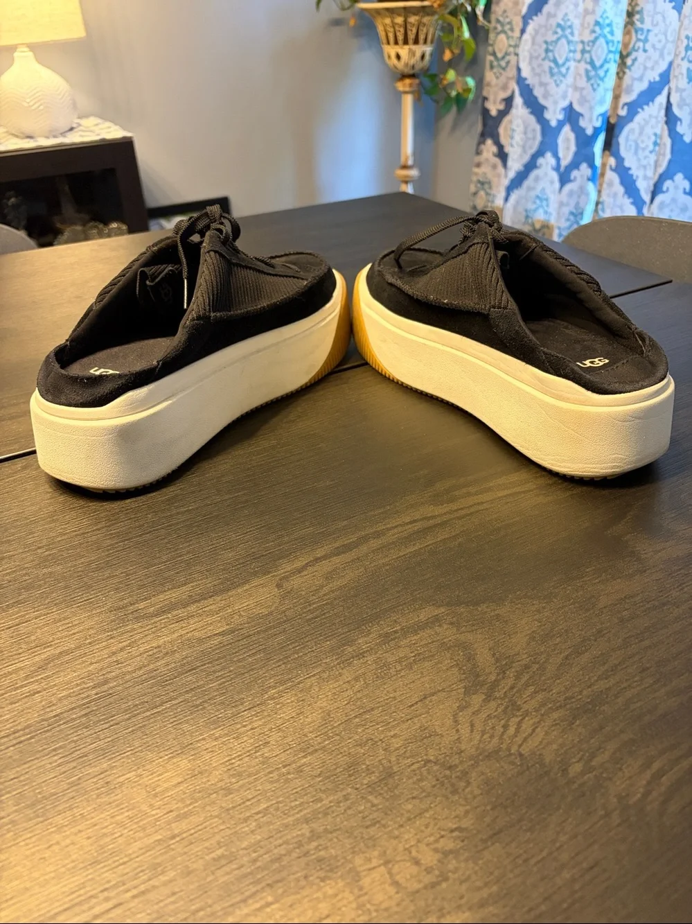 UGG EZ-Duzzit Platform Suede Mule Black Women's Size 10 EUC