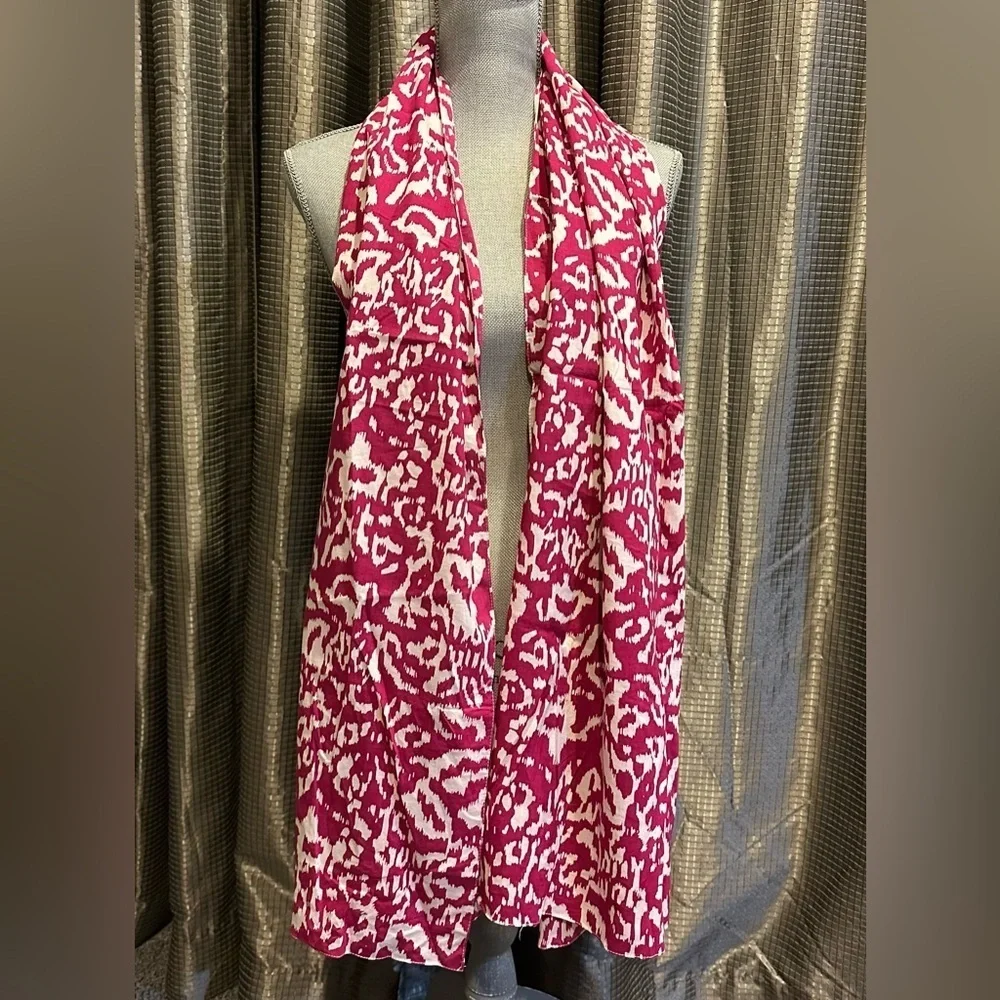 Diane Von Furstenberg like accessory multifunctional