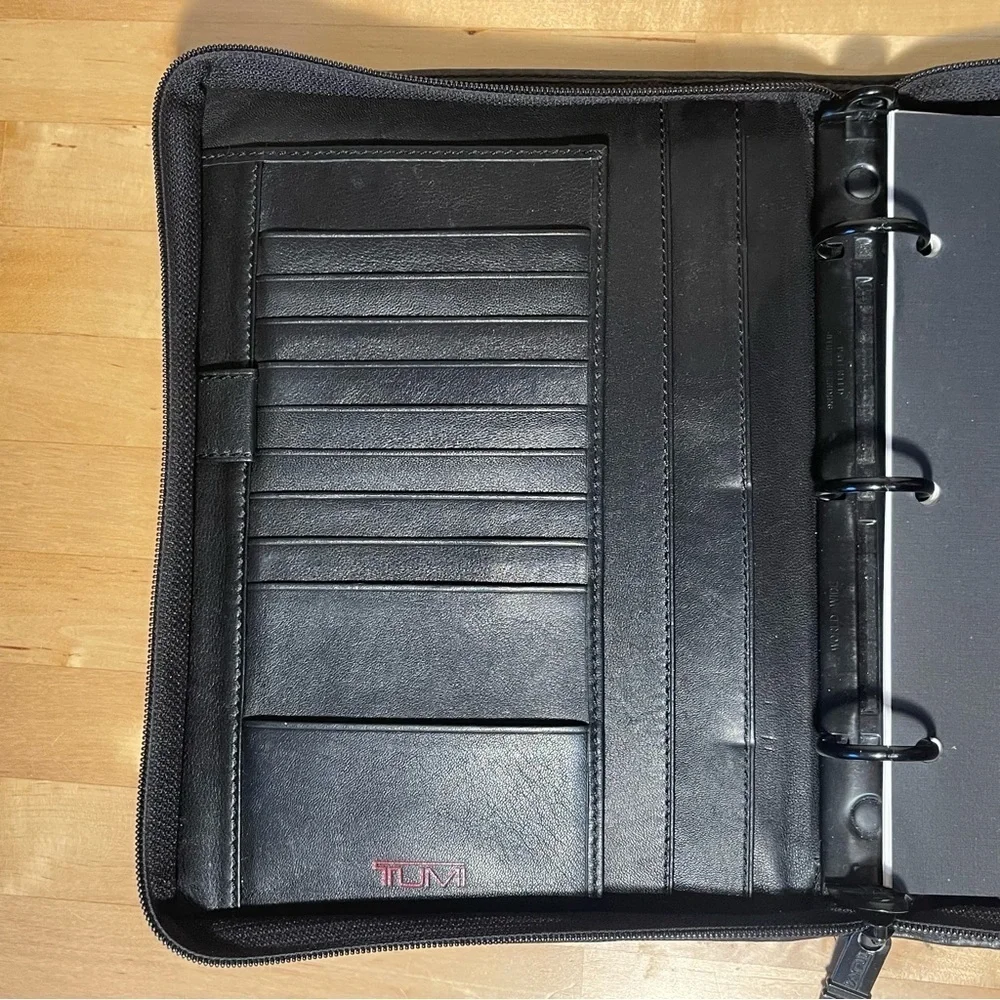 Tumi organized 05 carefully