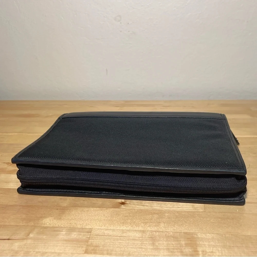 Tumi travelers layout