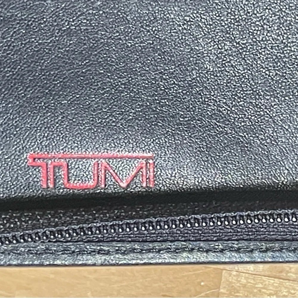 Tumi 25 signature