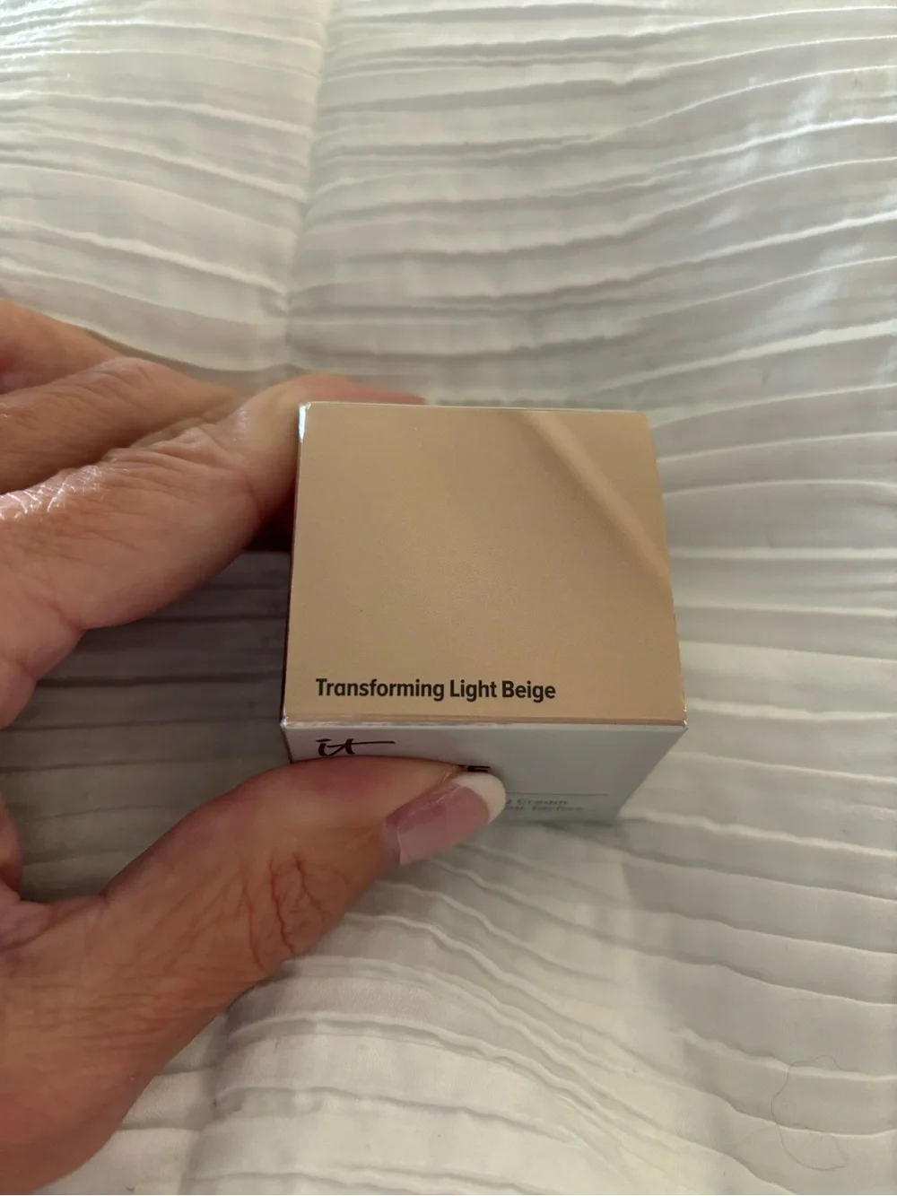 it cosmetics Bye Bye Redness Neutralizing Correcting Cream - Silver Packaging