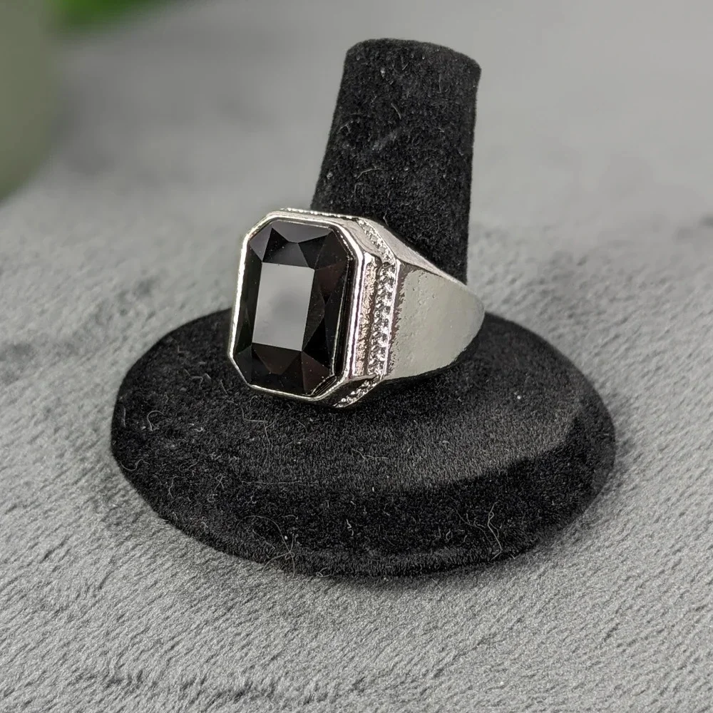 Silver color dark stone signet ring, 8, unisex